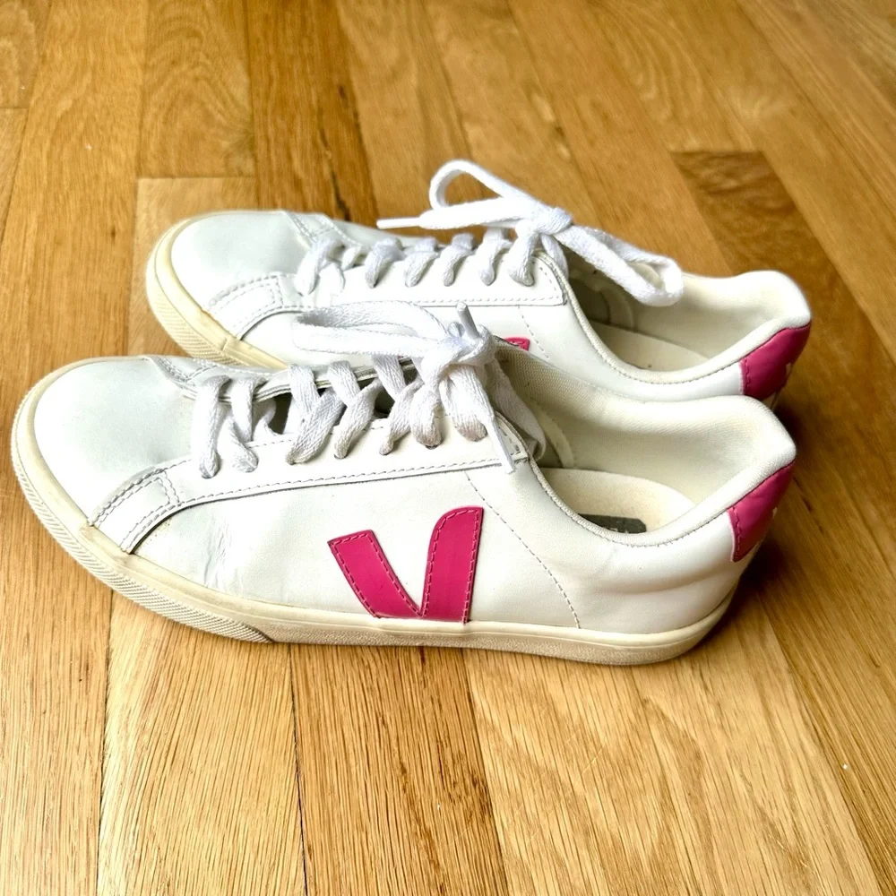 Veja Explanat White Sneakers with Pink logo